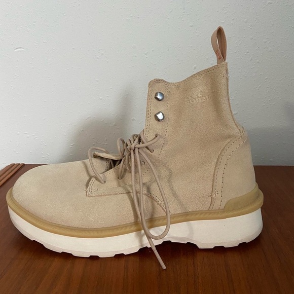 SOREL Hi-Line Lace-Up Mid-Shaft
Lug-Sole Booties - Picture 6 of 8